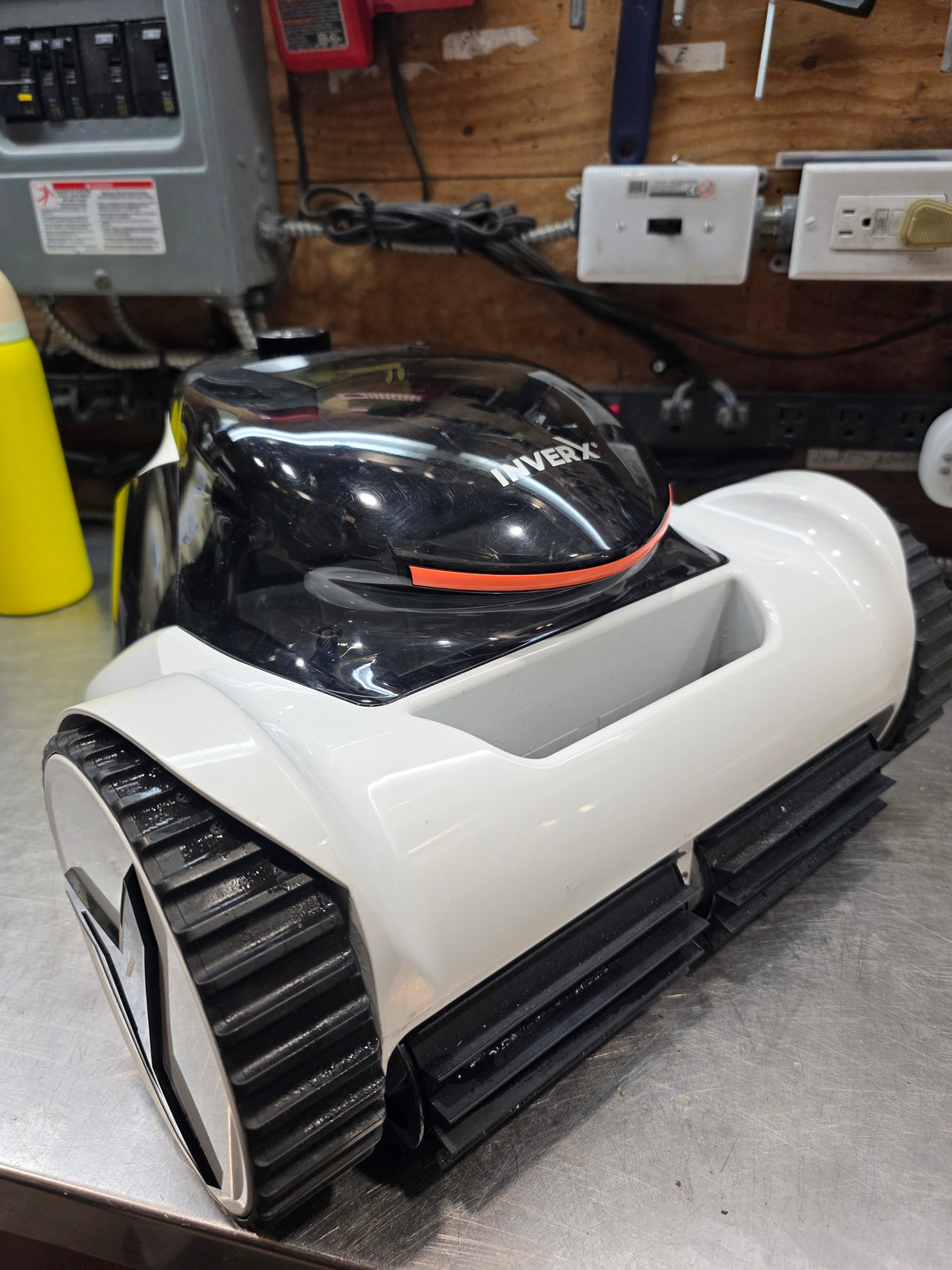 Robot piscine sans fil Moov Raliant M30RR – Version démonstrateur (Open Box)
