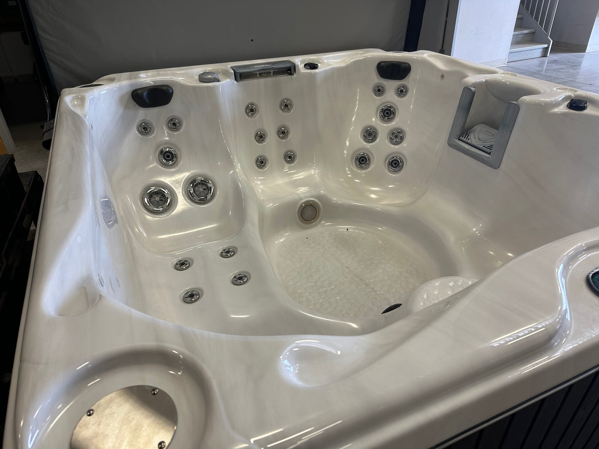 CalSpas Z630L Reconditionné – Spa 6 places 80” x 84” avec Garantie