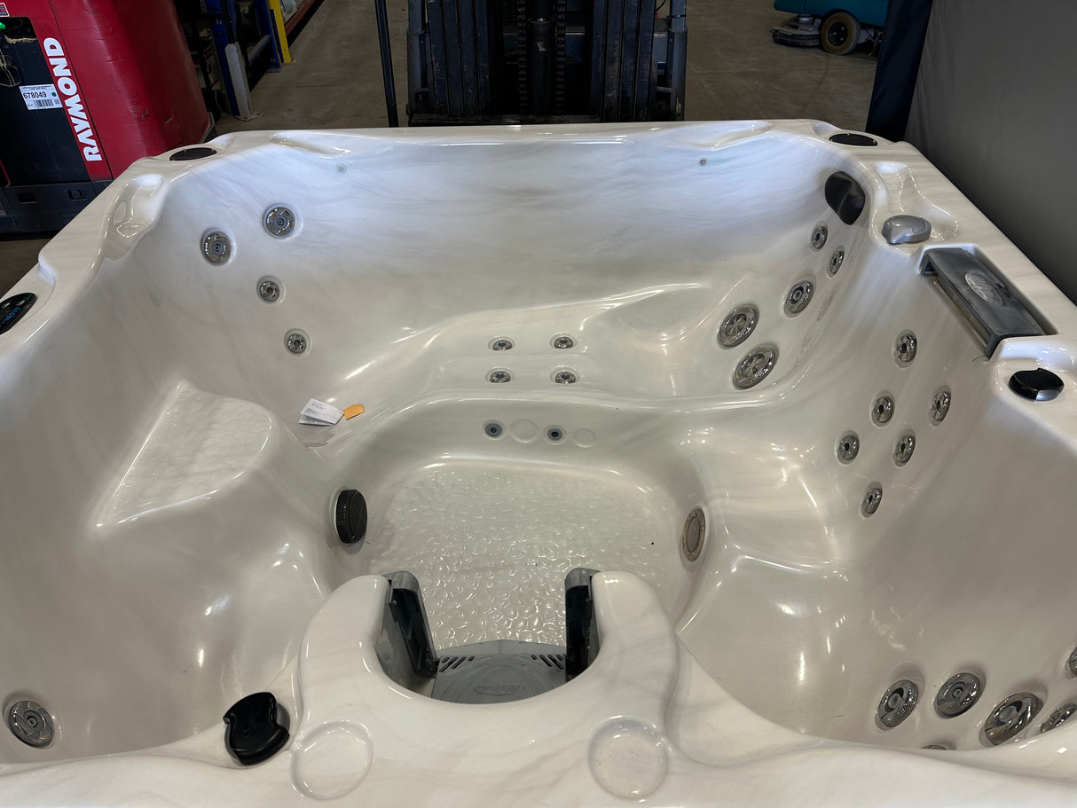 CalSpas Z630L Reconditionné – Spa 6 places 80” x 84” avec Garantie