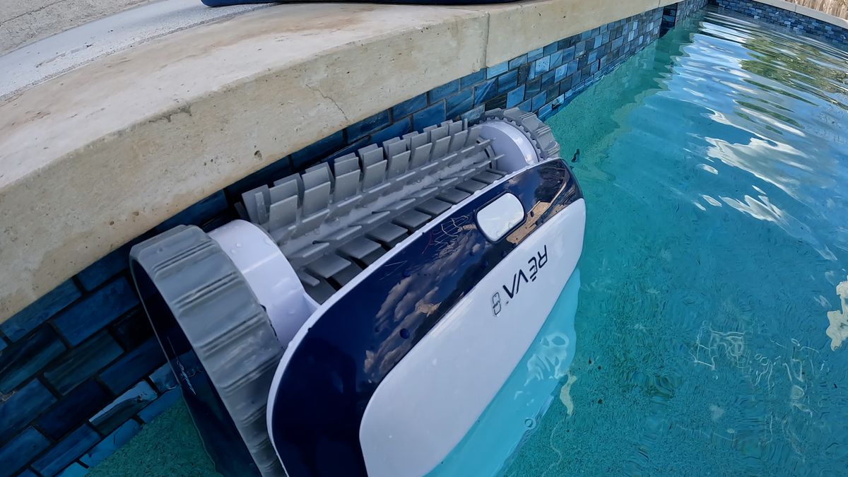 Robot nettoyeur de piscine REVA - Gyroscope intégré