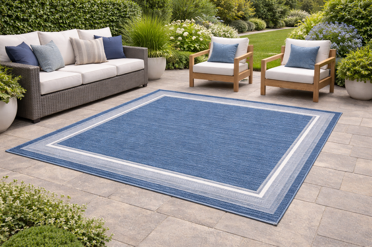 Tapis extérieur Seaside Harbor Blue – Tapis patio bleu avec bordure spa et naturel