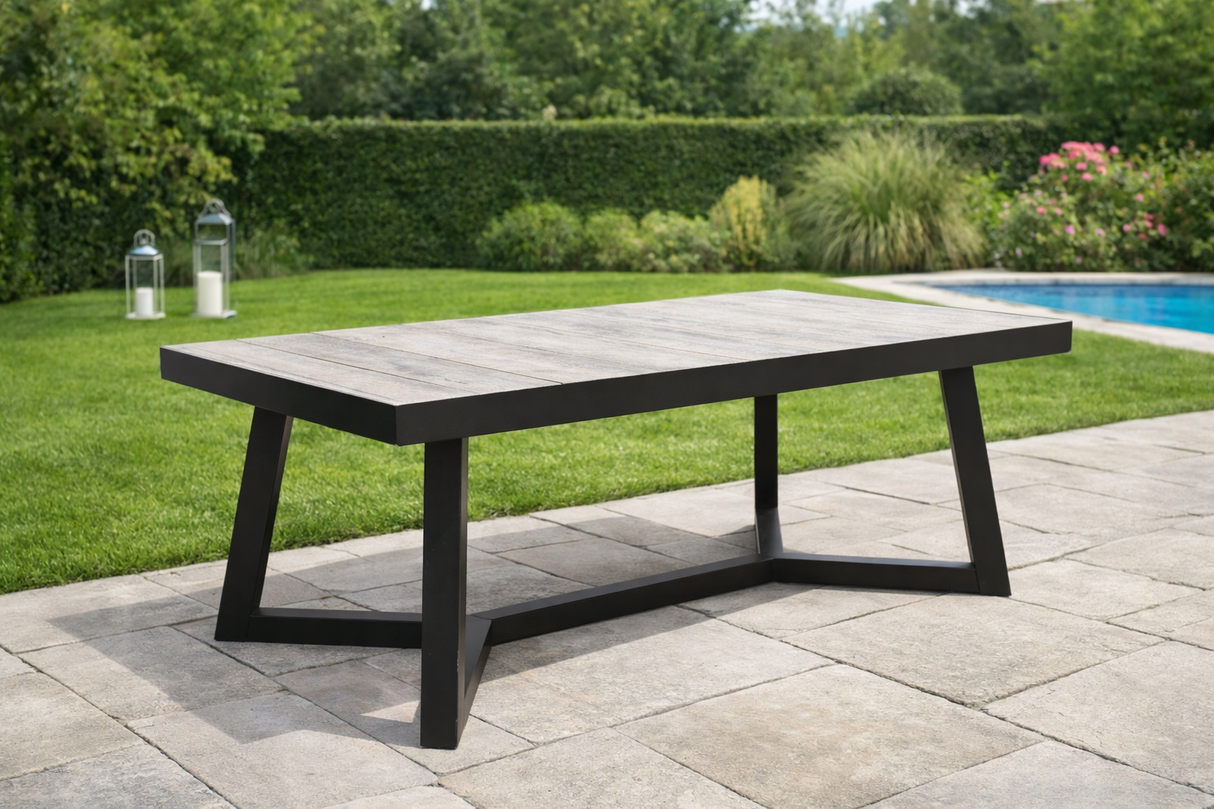 Collection Castle Rock – Table de Patio en Céramique Charcoal et Aluminium Noir