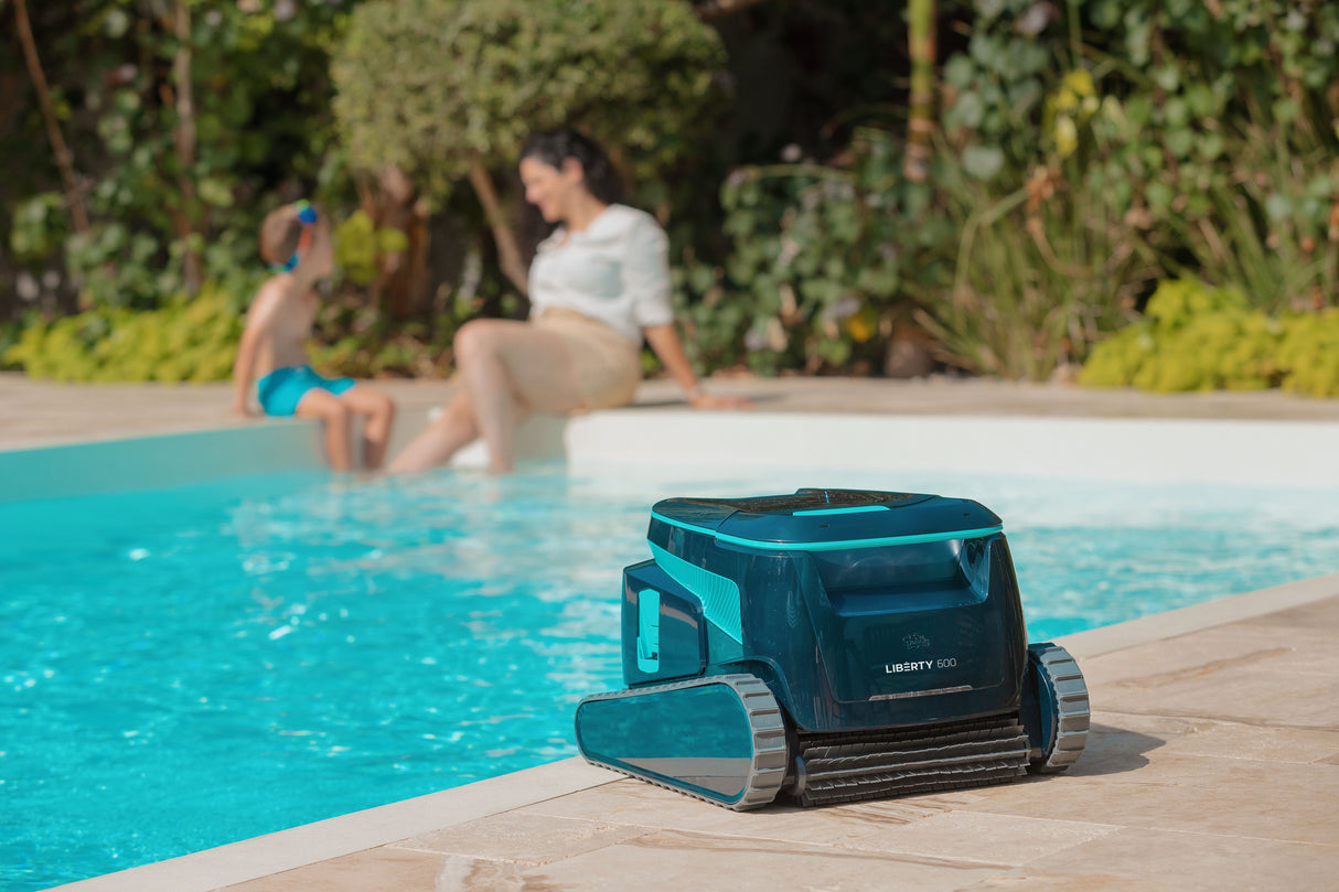 Dolphin LIBERTY 600 cordless cleaning robot