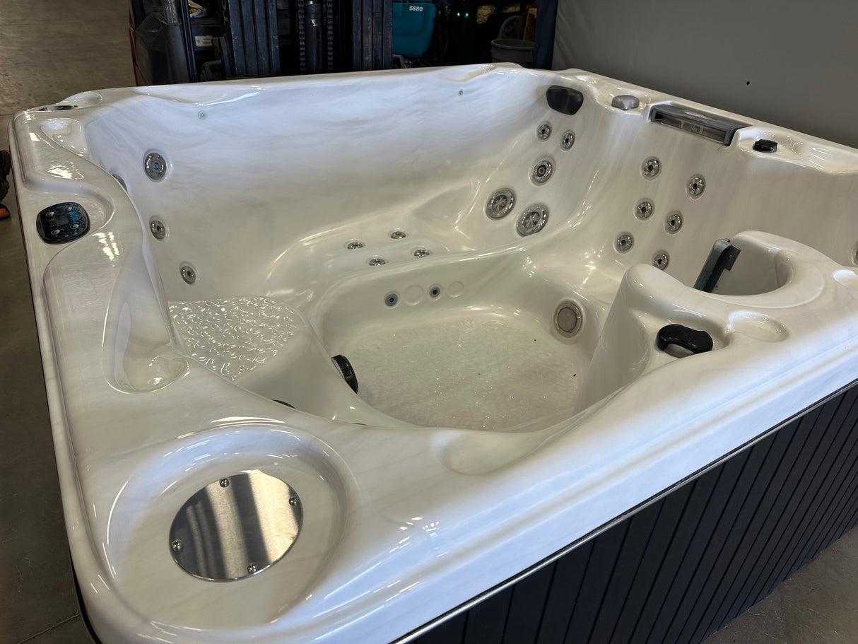 CalSpas Z630L Reconditionné – Spa 6 places 80” x 84” avec Garantie