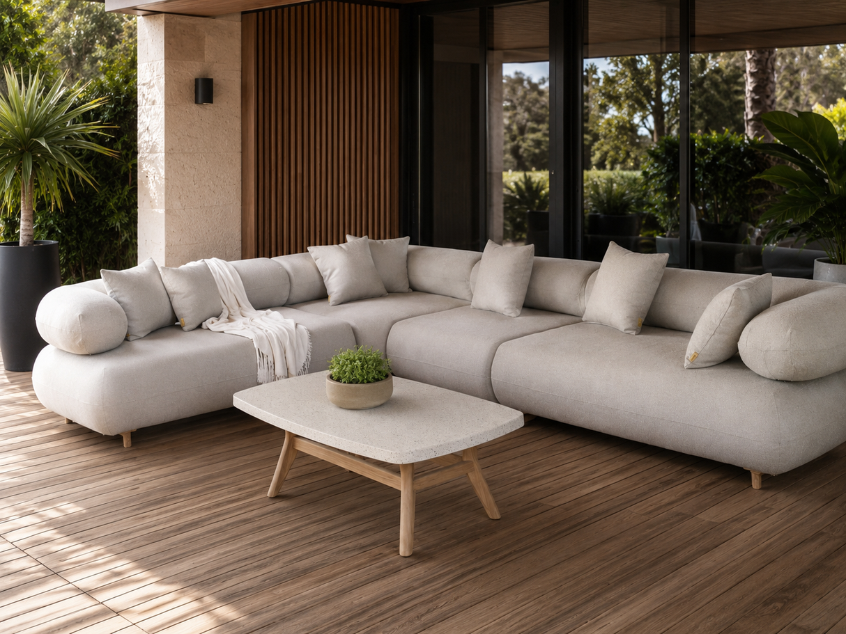 Grand sectionnel en L Atoll beige pâle avec table à café – Mobilier intérieur et extérieur 140 x 105 po