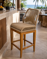 Chaise haute Cayo 41 po par Atoll – Aluminium, cordage haut de gamme et teck d’Indonésie