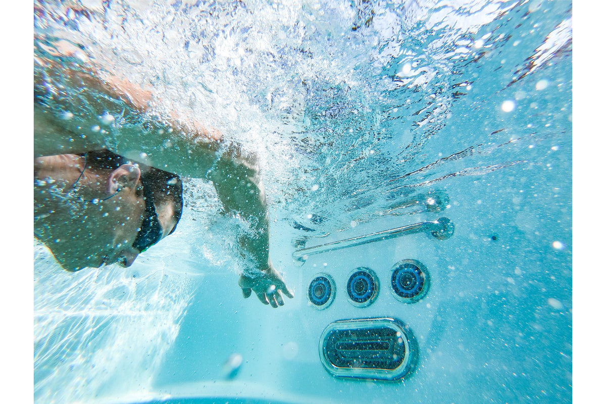 Jets du courant SwimCross dans un Endless Pools X500