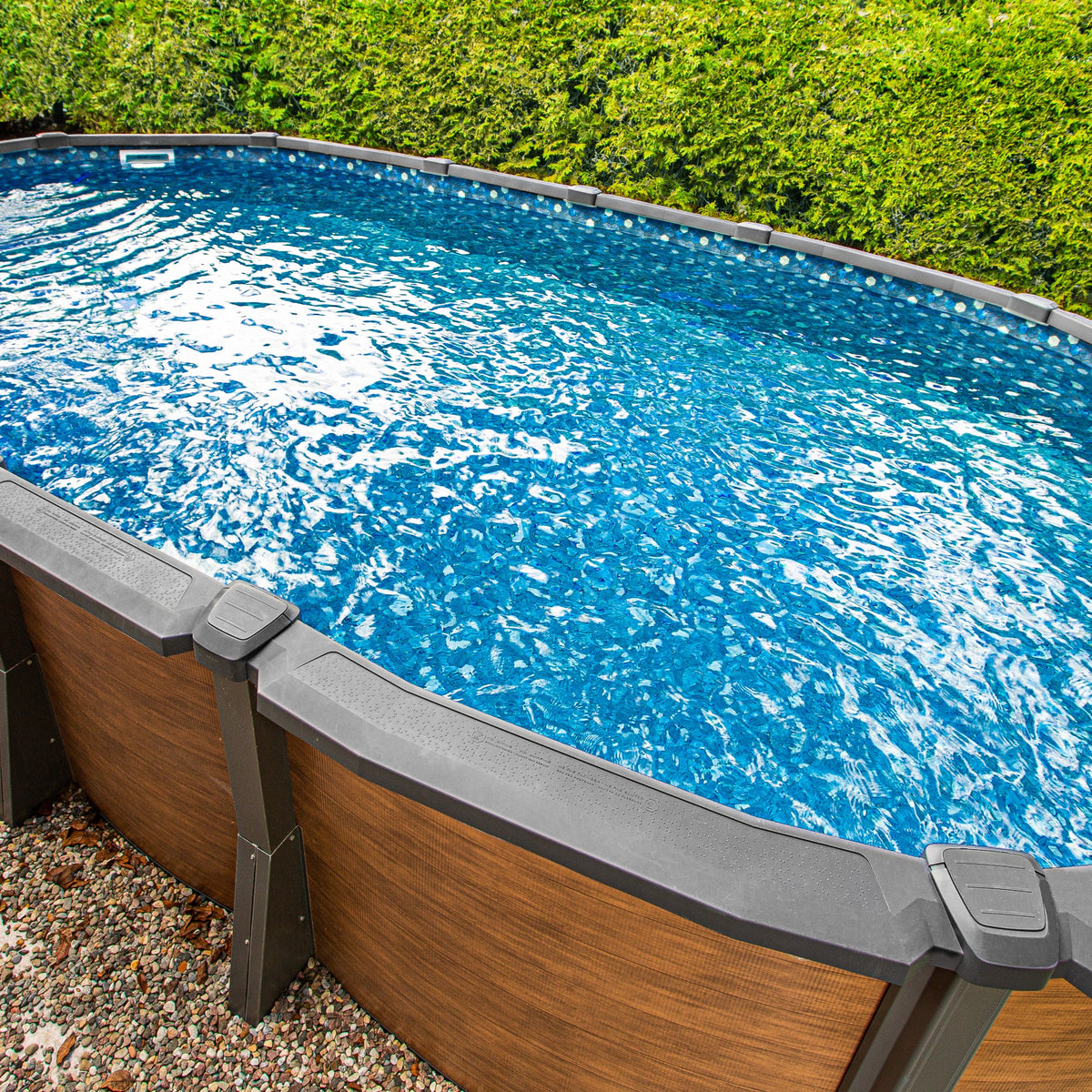 Toile et finition d’une piscine hors terre