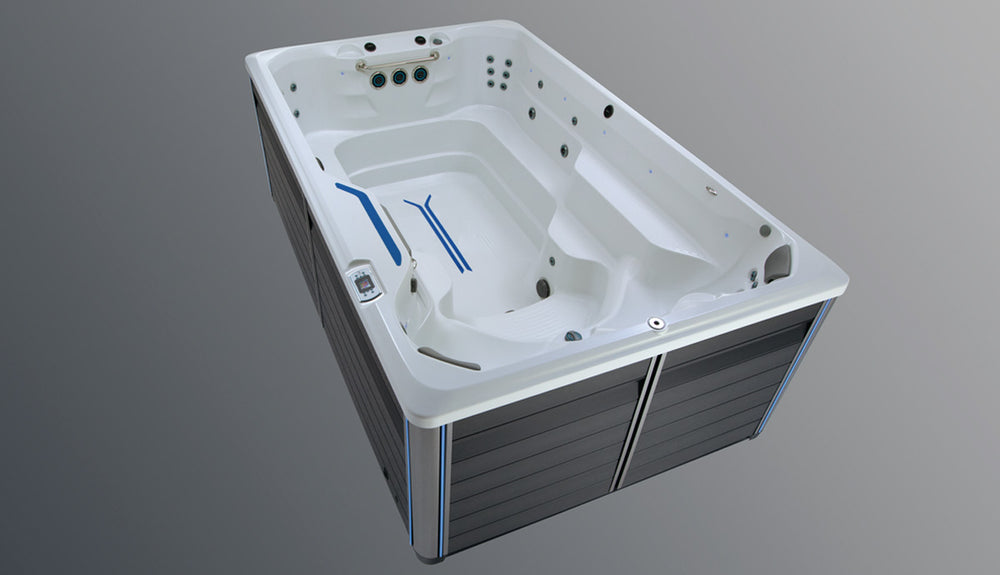 R220 · Endless Pools